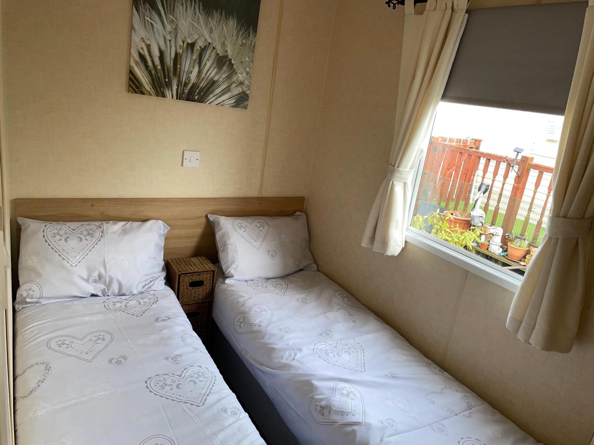 The Luxury Wolds Retreat 6 Berth 3 Bedrooms Beds Made For Arrival Wifi Ingoldmells Bagian luar foto