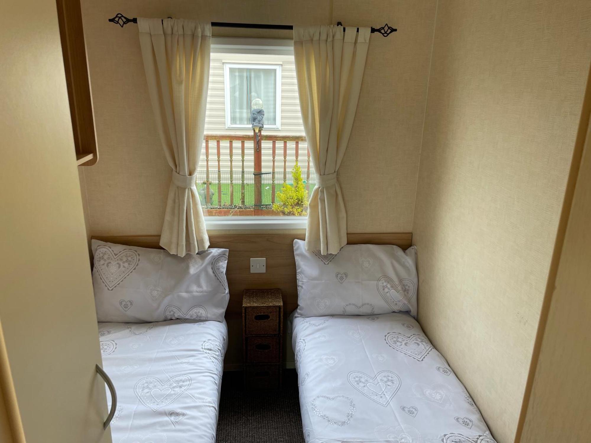 The Luxury Wolds Retreat 6 Berth 3 Bedrooms Beds Made For Arrival Wifi Ingoldmells Bagian luar foto